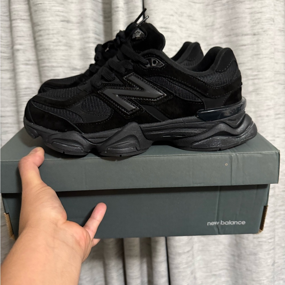 New Balance Men's Black Chunky Athletic Sneakers - Picture 5 of 13